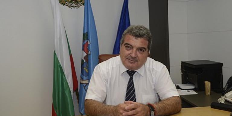 Нови легла в болниците, джипитата със списъци